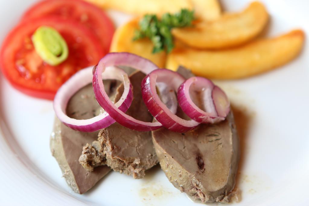Zvolenská Slatina Penzion Zlaty Dukat מראה חיצוני תמונה